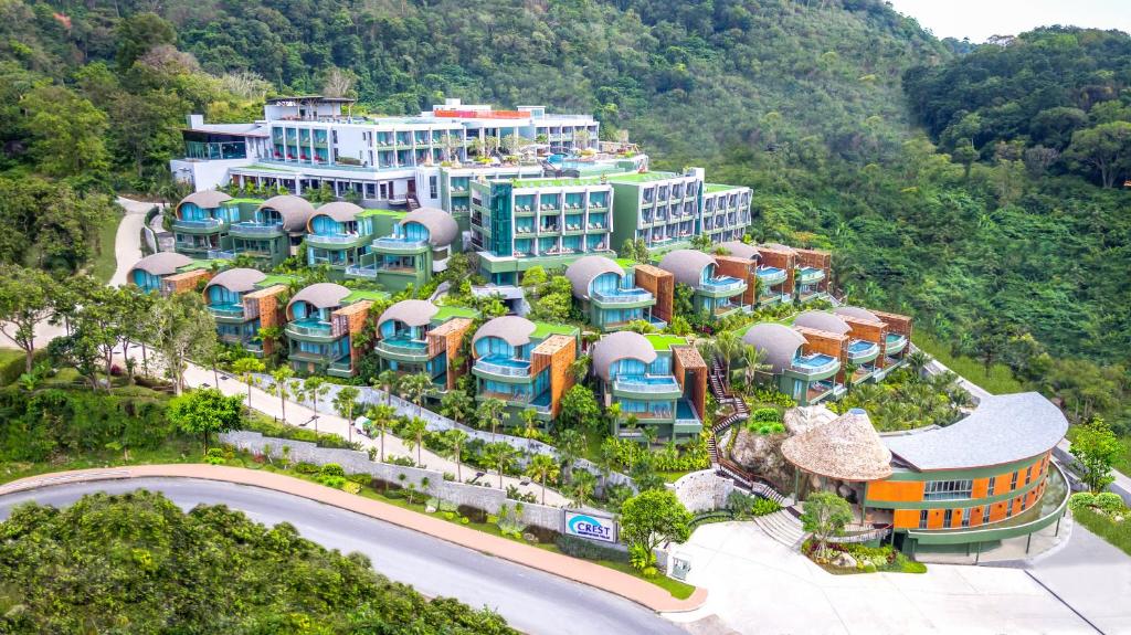 هتل Crest Resort & Pool Villas